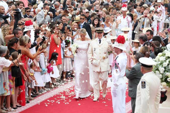 Après le mariage civil, les noces religieuses ont lieu le lendemain, le 2 juillet 2011, sous le regard de la population.