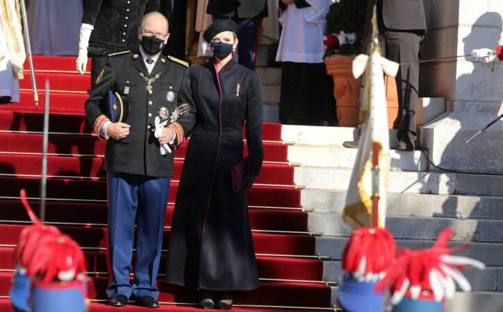 Le couple princier, masqué, assiste à la messe d'action de grâce, avec Te Deum à la cathédrale de Monaco, à l'occasion de la Fête Nationale 2020 de la Principauté monégasque, le 19 novembre 2020.