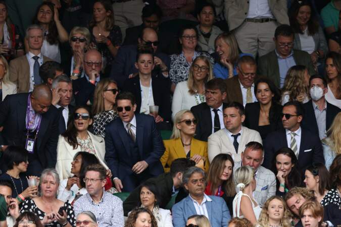 Tom Cruise et Hayley Atwell, dans les tribunes, aux côtés de la comédienne Pom Klementieff.