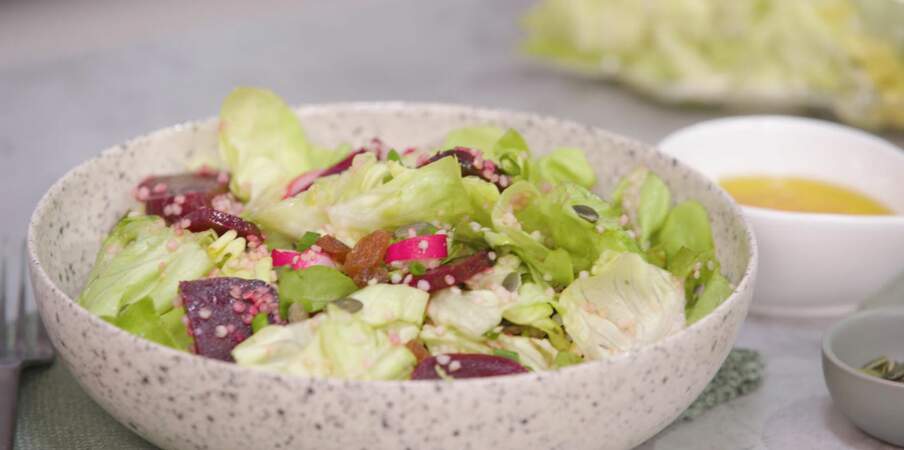 Salade veggie à la laitue, quinoa, betterave et graines de tournesol 