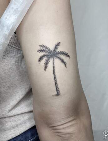 Un tattoo palmier