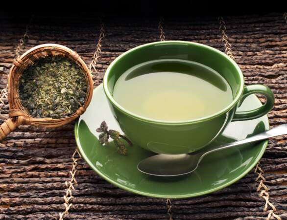 Du thé vert pour lutter contre les cernes