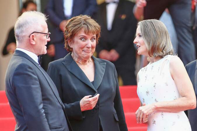 Thierry Frémaux, Roselyne Bachelot et Jodie Foster lors de la montée des marches du film "Annette"