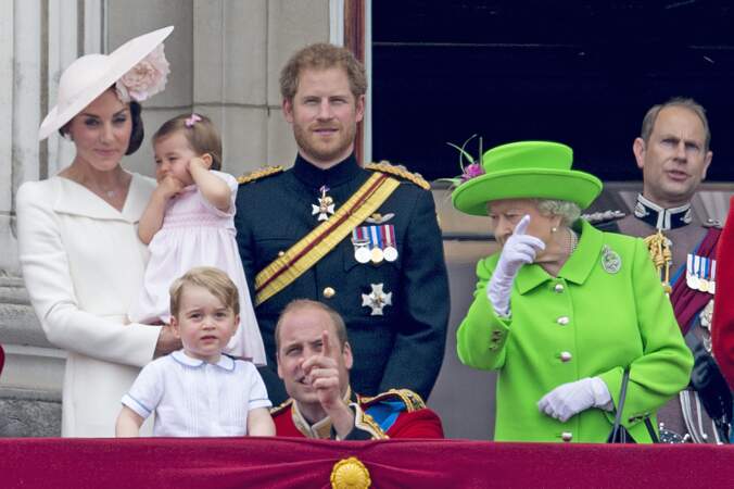 La famille royale d'Angleterre au balcon du palais de Buckingham lors de la parade "Trooping The Colour" à l'occasion du 90ème anniversaire de la reine, le 11 juin 2016.