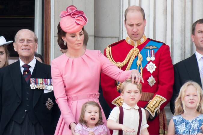 La famille royale d'Angleterre assiste à la parade "Trooping the colour", à Londres, le 17 juin 2017.