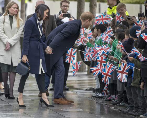 Le prince Harry et sa fiancée Meghan Markle, toujours main dans la main, effectuent leur première visite royale, à Birmingham, le 8 mars 2018