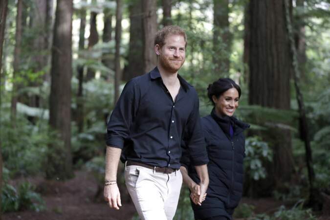 Le prince Harry et Meghan Markle visitent le site "Redwoods Tree Walk", à Rotorua, en Nouvelle Zélande, le 31 octobre 2018, presque comme n'importe quel touriste.
