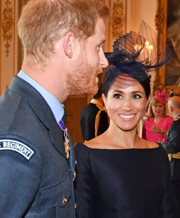 Regard sans équivoque de Meghan Markle pour son époux le prince Harry à la réception du 100ème anniversaire de la RAF, au palais de Buckingham, à Londres, le 10 juillet 2018.