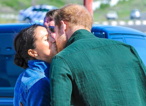 Tendre baiser, lors de leur séjour au Cap, en Afrique du Sud, le 24 septembre 2019.
