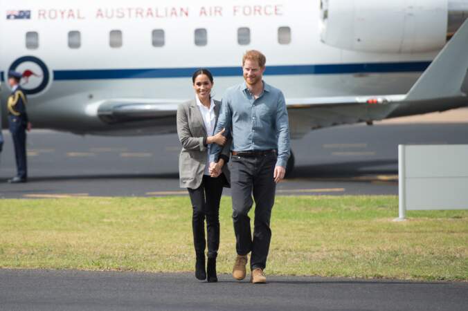 À leur arrivée à l'aéroport de Dubbo, à l'occasion de leur voyage officiel en Australie, le 17 octobre 2018.