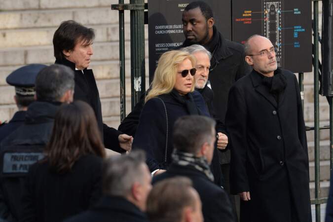  Sylvie Vartan et Tony Scotti à la sortie de l'église de la Madeleine, après les obsèques de Johnny Hallyday, à Paris, le 9 décembre 2017.