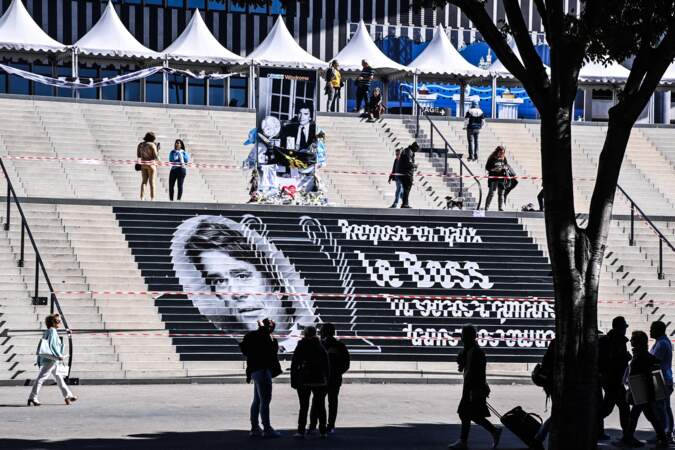 De nombreux fans de l'OM ont fait le déplacement pour rendre hommage à l'ex-patron du club de football, au stade Vélodrome de Marseille