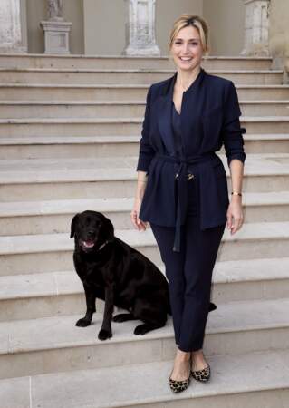 Philae est la chienne de Julie Gayet et de François Hollande qui l'avait reçue en cadeau, en 2014, pendant son mandat présidentiel