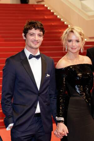 Niels Schneider et sa compagne Virginie Efira à la descente des marches du film "Sibyl", à Cannes.