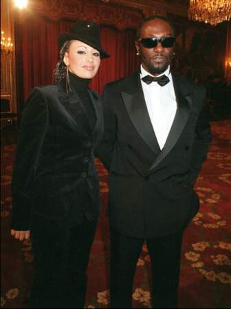 Lââm et son mari Robert Suber à l'Élysée, à l'occasion de la remise de l'Ordre national du mérite à Levon Sayan par Jacques Chirac, le 18 novembre 2002. 
