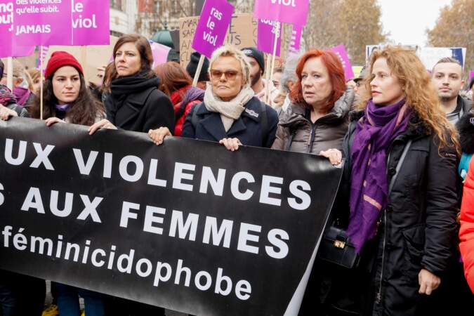 Muriel Robin lors de la manifestation organisée contre les violences faites aux femmes à Paris (2018)
