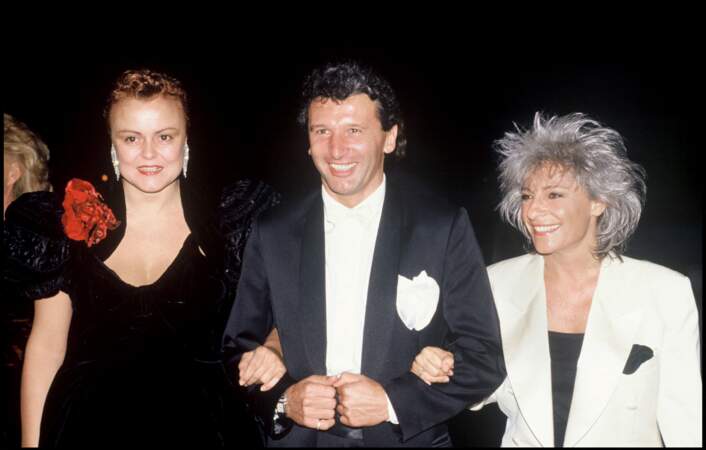 Muriel Robin, un ami, et Catherine Lara au mariage de Johnny Hallyday et Adeline Blondieau (1990)