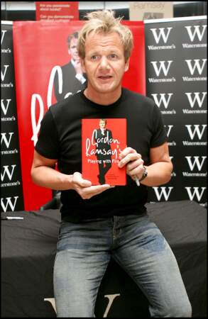 Gordon Ramsay lors d'une dédicace de son livre, dans une librairie à Londres, le 25 octobre 2007.