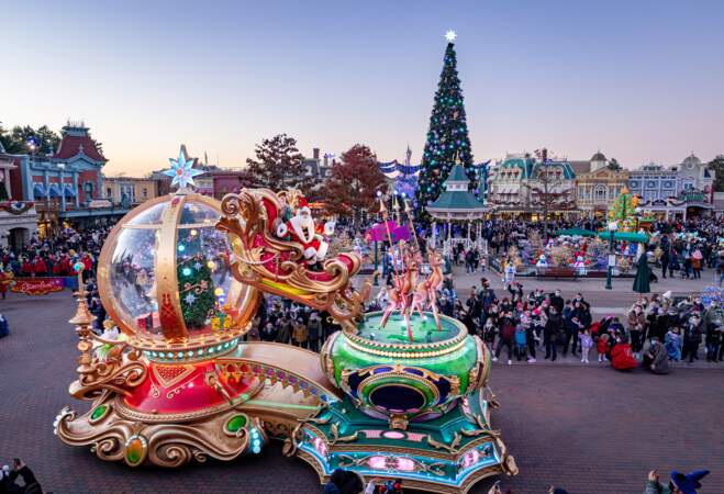 Tous sont venus fêter la magie de Noël à Disneyland Paris.