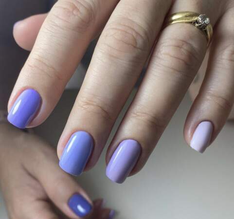 Des ongles "gradient violet"