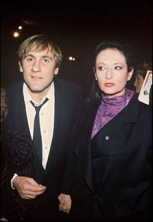 Une autre femme a énormément marqué Gérard Depardieu : la chanteuse Barbara. Ici, lors d'une soirée en 1982.