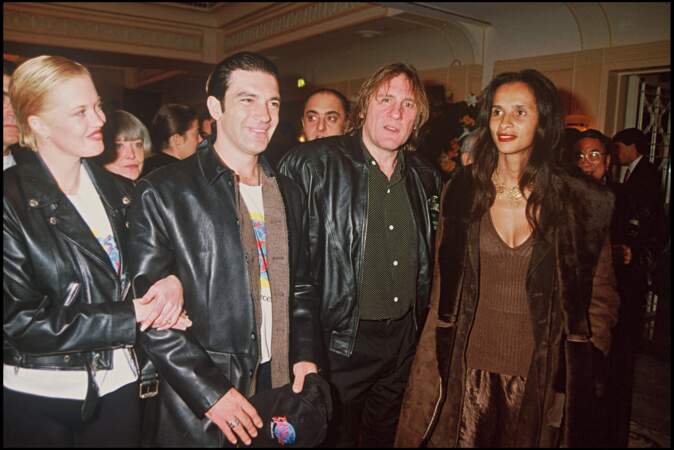 Gérard Depardieu et Karine Silla, aux côtés de Mélanie Griffith et d'Antonio Banderas, à la soirée d'ouverture du Planet Hollywood à Barcelone, en 1995.