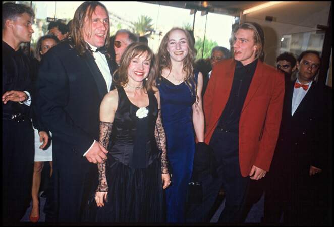 Elisabeth et Gérard Depardieu ont eu deux enfants : Guillaume, né en 1971 et décédé en 2008, et Julie née en 1973. Ici, la famille au festival de Cannes en 1992. 