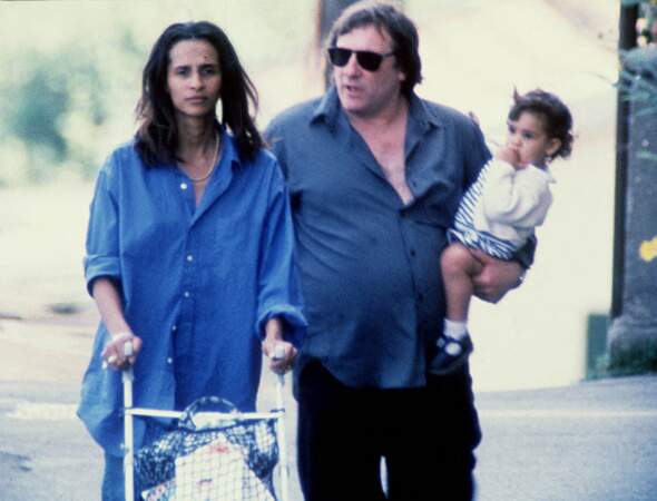 Dans les années 90, Gérard Depardieu entretient une idylle avec la mannequin Karine Silla. Ensemble, ils ont eu une petite fille, Roxane, née le 28 janvier 1992.