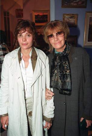 Mère et fille à la générale de la pièce "Emy's view", au théâtre Hébertot, à Paris, le 25 septembre 2001.