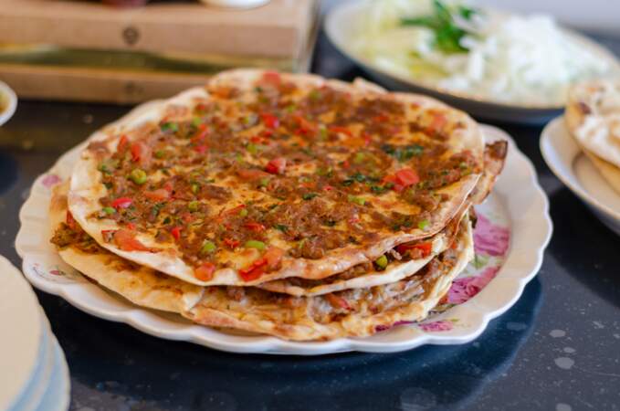 Lahmacun (pizza turque)