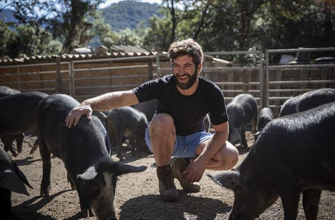 Sébastien est éleveur de cochons, charcutier et castanéiculteur. 