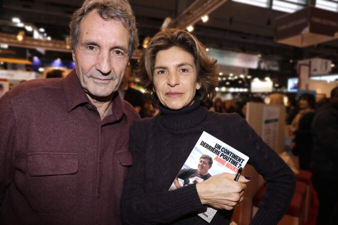 Jean-Jacques Bourdin et sa femme Anne Nivat lors du salon du livre de Paris, le 17 Mars 2018, à la Porte de Versailles.