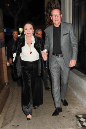 Joan Collins (née en 1933) et son mari le producteur Percy Gibson (né en 1965)...