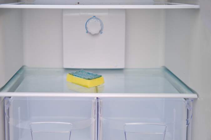 Pourquoi il est indispensable de mettre une éponge dans le réfrigérateur