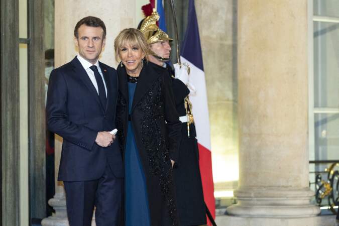 Le président Emmanuel Macron et Brigitte Macron sur le perron de l'Élysée lors du dîner offert par le président de la République en l'honneur de Marcelo Rebelo de Sousa, Président de la République portugaise, à Paris, le 11 février 2022.