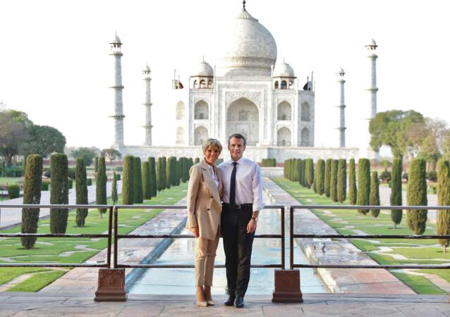 Le président Emmanuel Macron et sa femme Brigitte lors d'une visite privée du Taj Mahal, à Agra, en Inde, le 11 mars 2018.