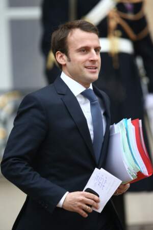 Emmanuel Macron, ministre de l’Economie, de l’Industrie et du Numérique sortant du premier conseil des ministres de l'année et la cérémonie des voeux du président au palais de l'Elysée, à Paris, le 5 janvier 2015.
