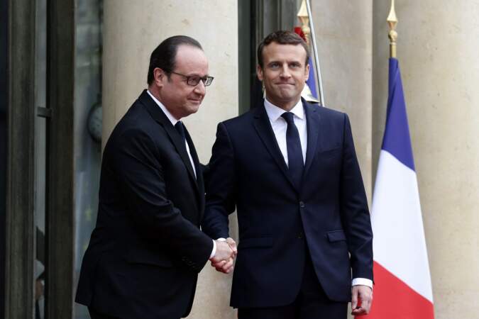 Passation de pouvoir entre Emmanuel Macron et François Hollande au palais de l'Elysée, à Paris, le 14 mai 2017.