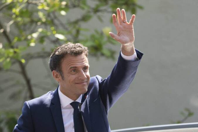 Les images fortes de la réélection d'Emmanuel Macron avec ses proches