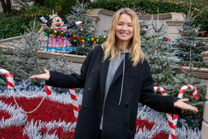 Virginie Efira fête Noël à Disneyland Paris, avec d'autres personnalités, pour célébrer l'ouverture de la saison, le 13 novembre 2021.