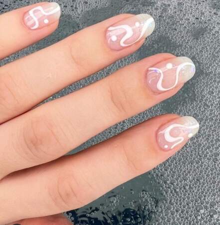 Nail art simple sur ongles pailletés