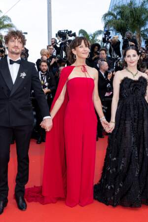 Cannes 2022 : Sophie Marceau chic en bustier et maxi cape