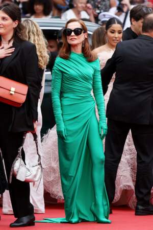 Cannes 2022 : Isabelle Huppert et son look futuriste