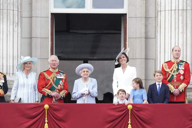 Jubilé d'Elizabeth II : Charlotte, Louis et George en calèche avec Kate Middleton lors de la parade militaire