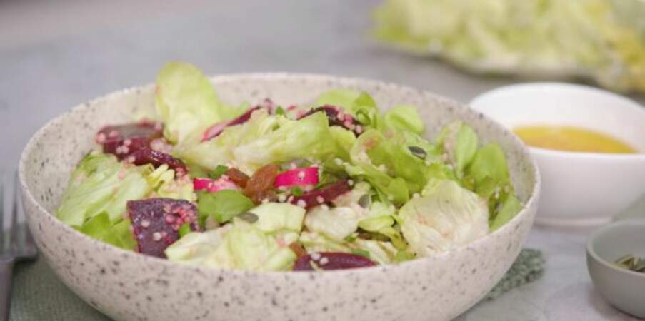 Salade veggie à la laitue, quinoa, betterave et graines de tournesol