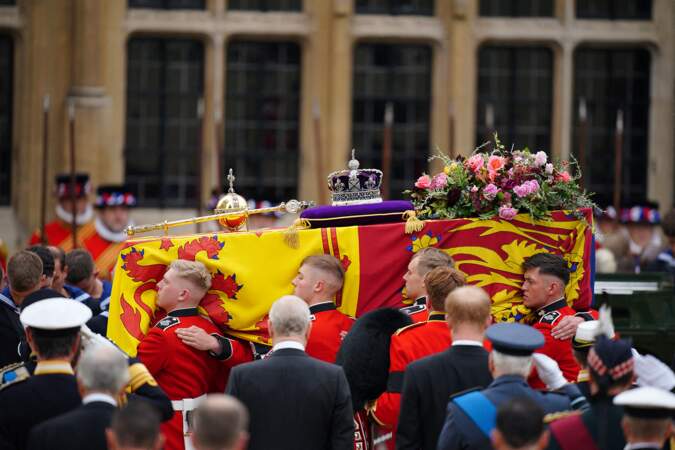 Arrivée de la procession au service funéraire à l'Abbaye de Westminster pour les funérailles d'Etat de la reine Elizabeth II