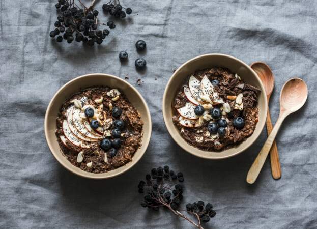 Porridge à la farine d'amande au cacao et fruits 