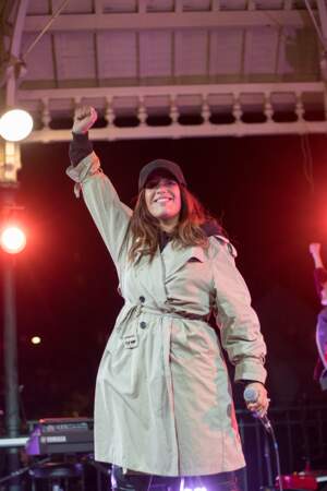 Amel Bent lors du concert de clôture de la marche contre les violences sexistes et sexuelles.