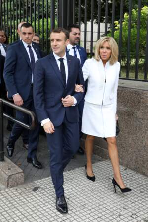 Brigitte Macron : son ensemble blanc zippé 