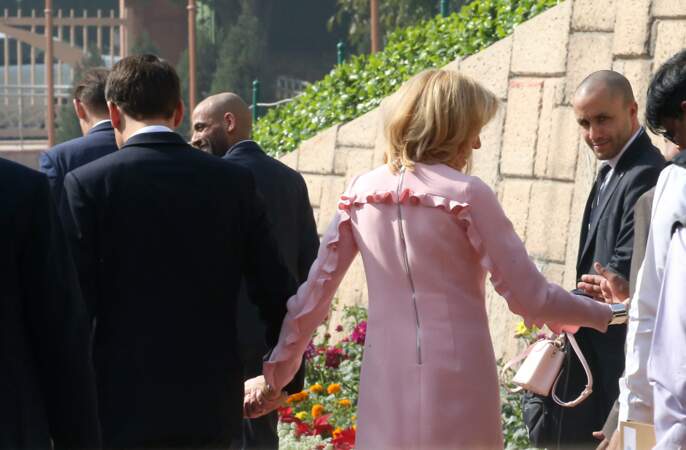 Brigitte Macron : sa robe rose pastel zippée à l'arrière